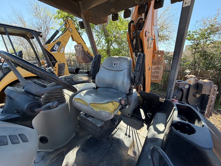 2017-case-580sn-image-14