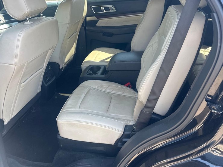 2016-ford-explorer-platinum-image-9