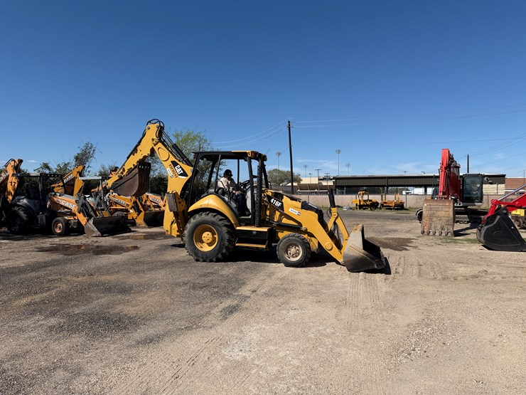 2015-caterpillar-416f-image-1