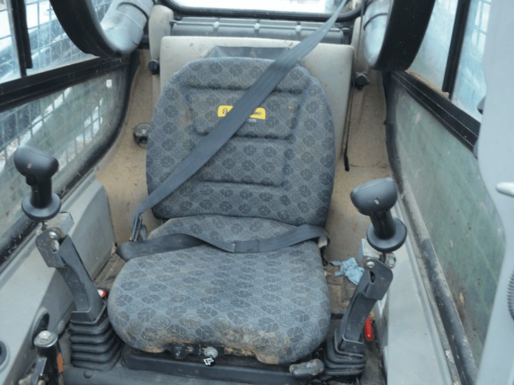 new-holland-l320-image-9