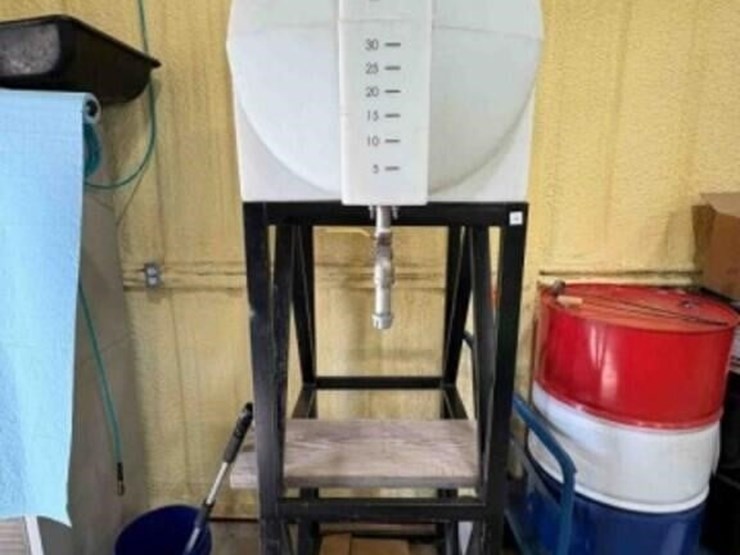 65-gallon-def-tank-on-stand-image-1