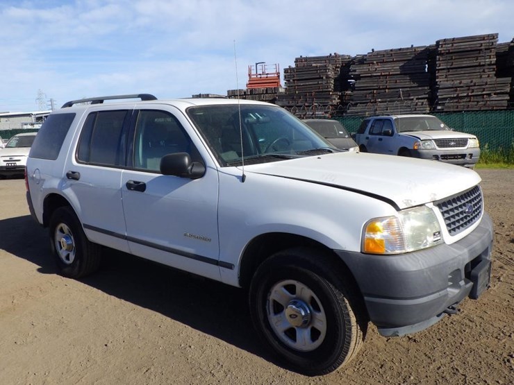 2004-ford-explorer-image-2