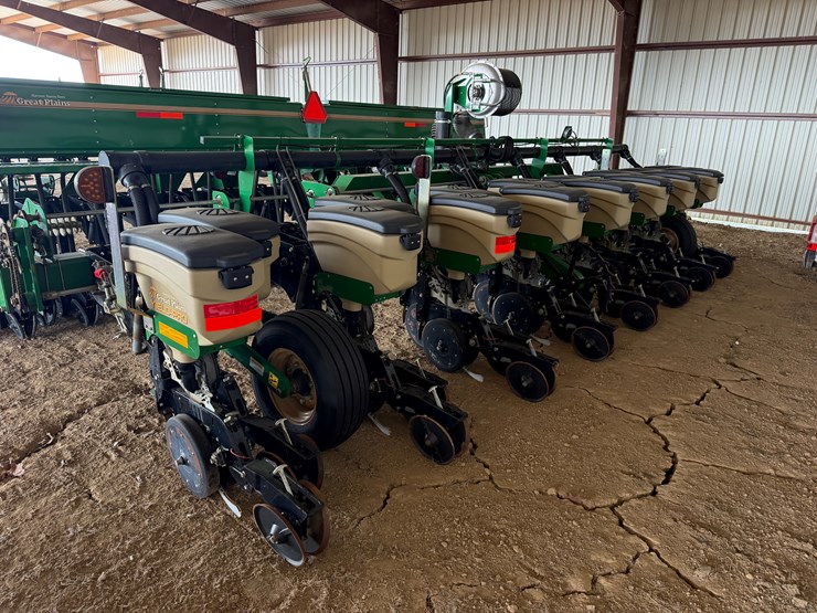 great-plains-yp825a-image-4