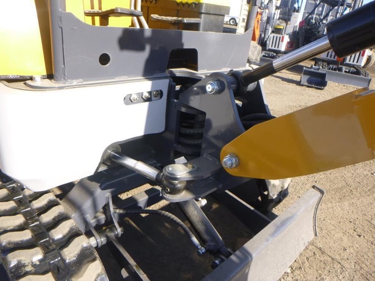 me20-hydraulic-excavator-image-17