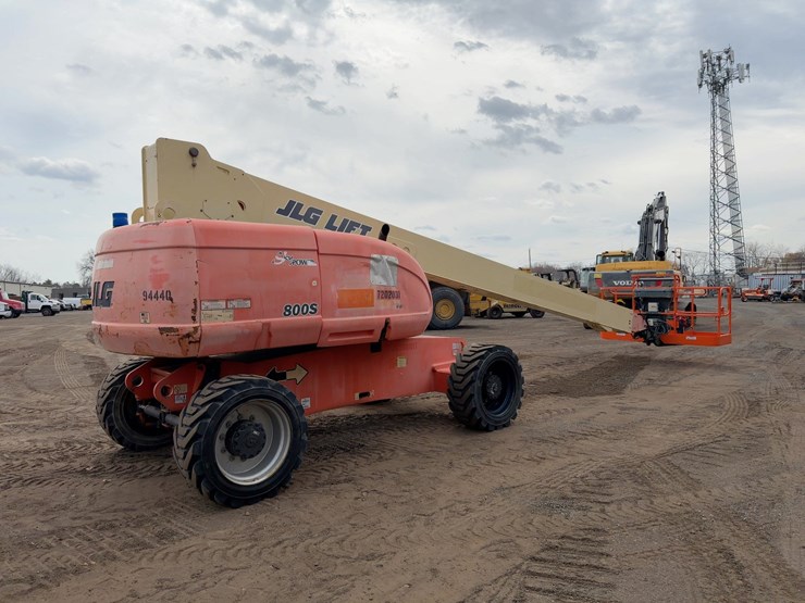 2008-jlg-800s-image-5