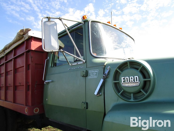 1973-ford-8000-image-15