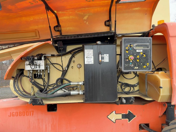 2008-jlg-800s-image-16
