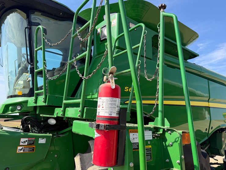 2014-john-deere-s670-image-25