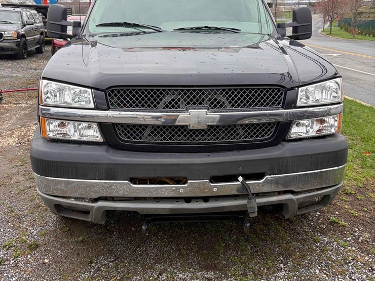 2003-chevrolet-silverado-2500-image-2