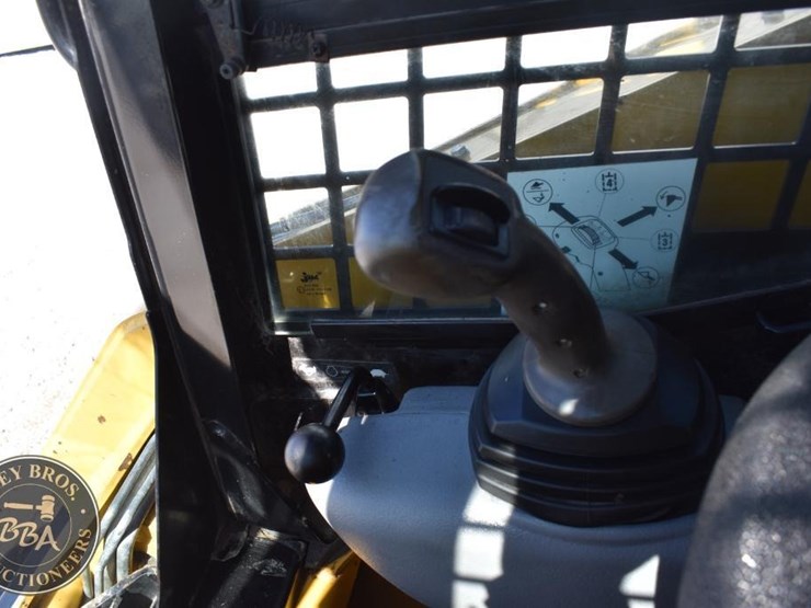 2012-caterpillar-257b3-image-57