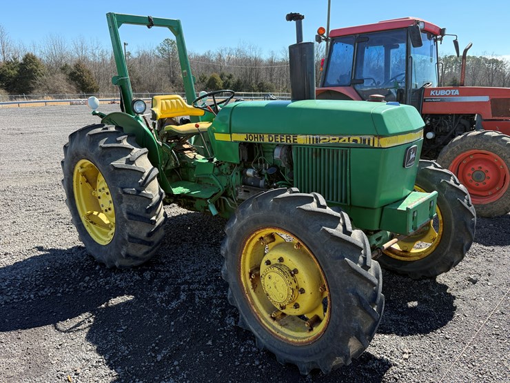 john-deere-2240-image-1
