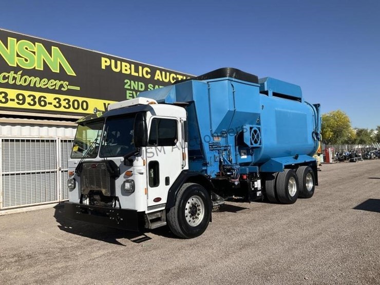 2018-peterbilt-520-image-1