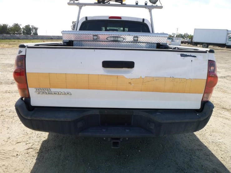 2013-toyota-tacoma-image-21