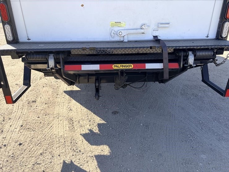 2023-isuzu-nrr-image-6