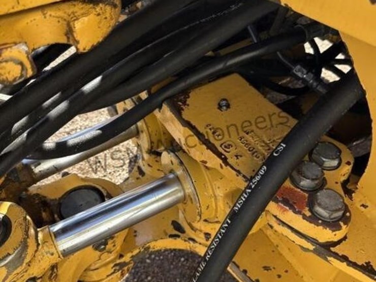 new-holland-lb115-image-18