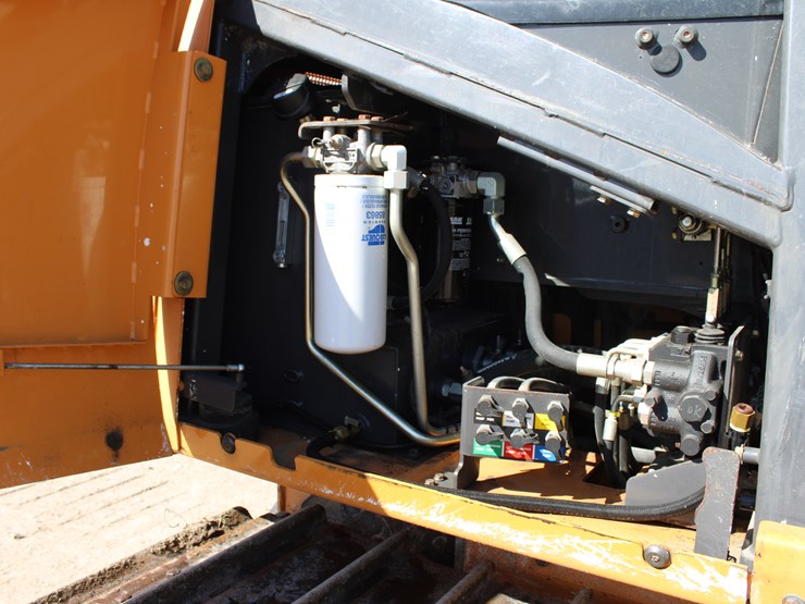 2017-case-580m-image-5