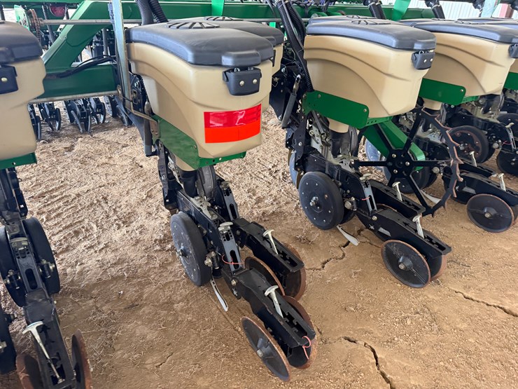 great-plains-yp825a-image-6