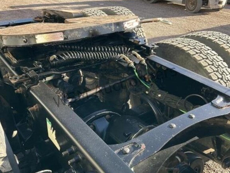 2012-freightliner-cascadia-t/t-image-12