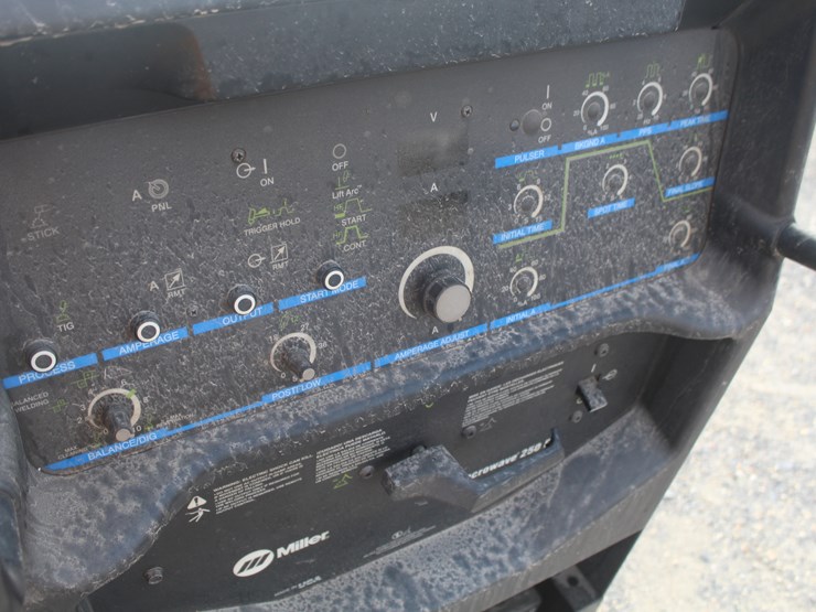 #8047-•-miller-sycrowave-dx-welding-machiine-image-3