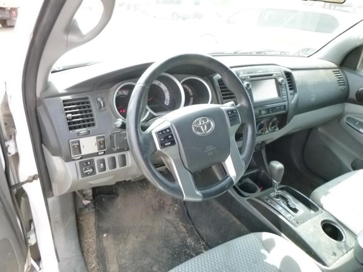 2013-toyota-tacoma-image-12