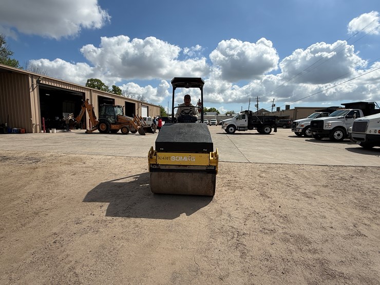 #2610-•-2006-mag-bw120ad-4-pneumatic-roller-image-3