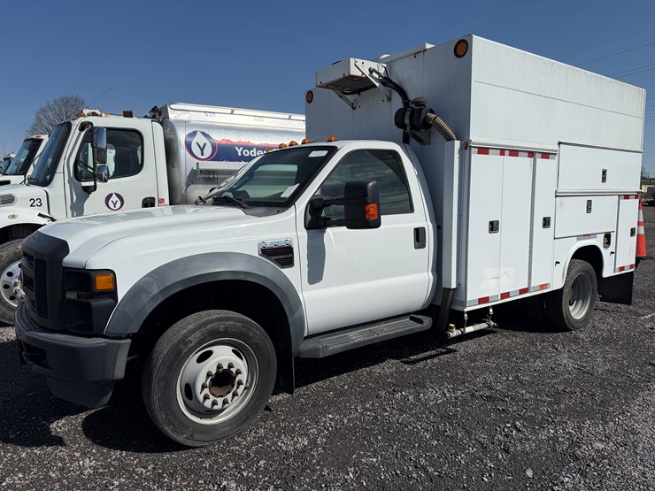 2010-ford-f550-image-1