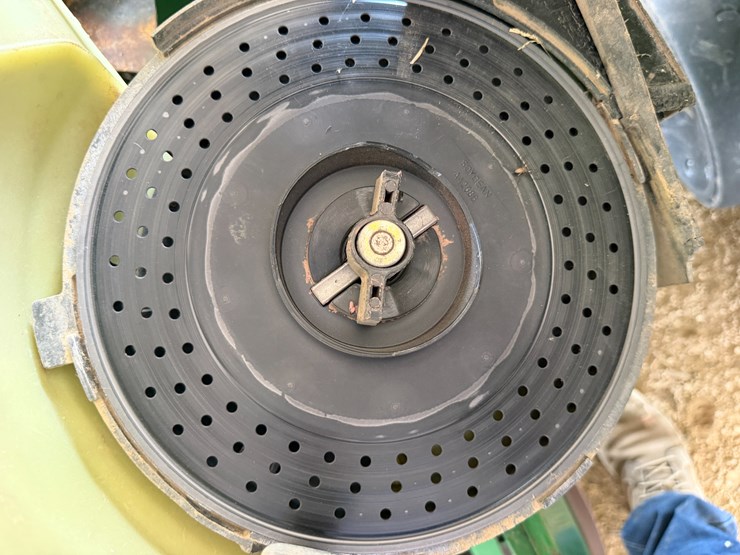 john-deere-7300-image-47