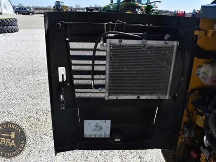 2023-caterpillar-259d3-image-48