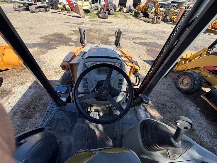 2017-case-580sn-image-19