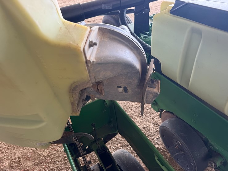 john-deere-7300-image-43