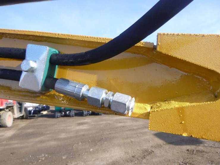 2025-agt-h12r-hydraulic-excavator-image-13