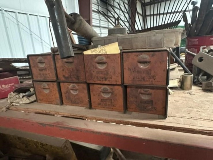 square-tubing-shelves-&-contents-image-2