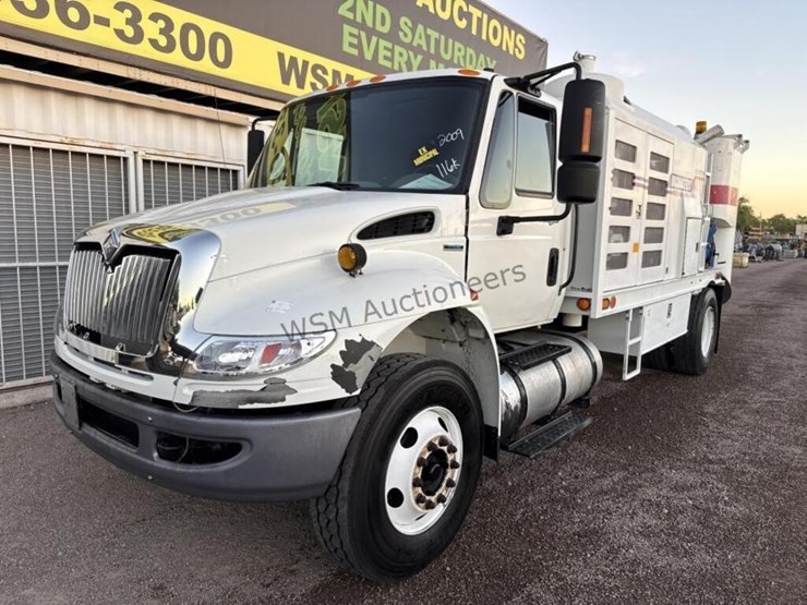 2009-international-durastar-4400-image-2