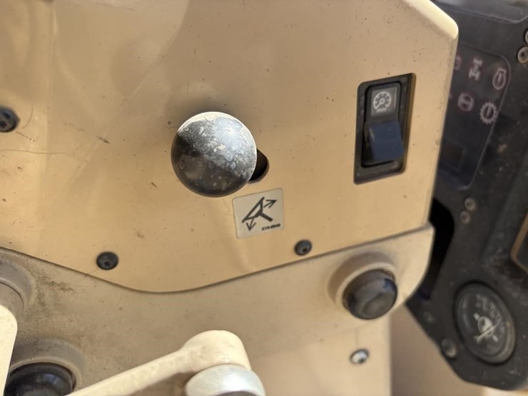 2006-caterpillar-143h-image-45