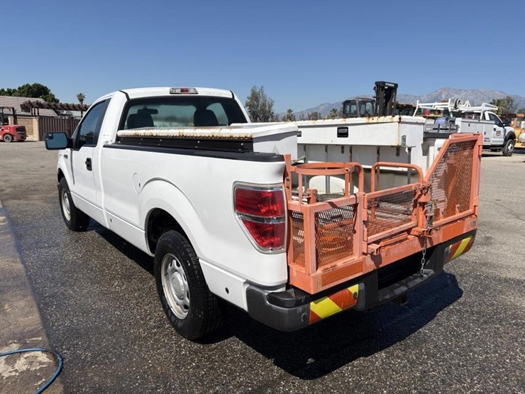 2014-ford-f150-xl-image-4