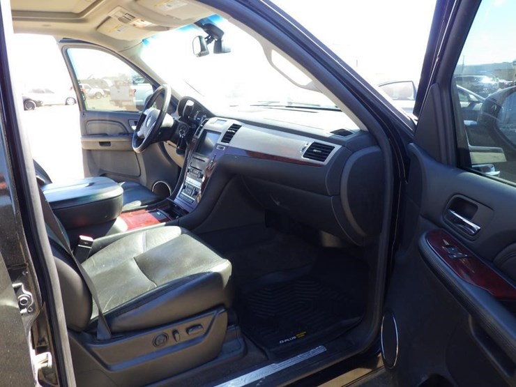 2009-cadillac-escalade-image-6