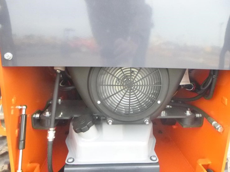 tpm-t460-skid-steer-track-loader-image-16