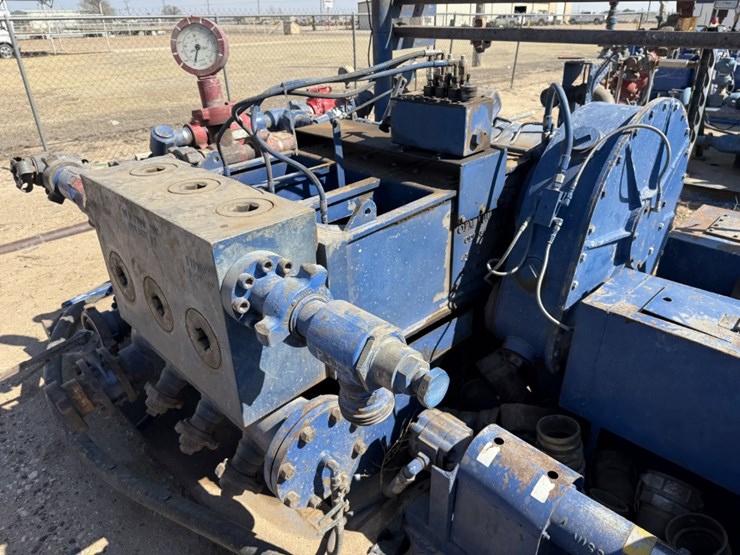 ofm-10k-wp-triplex-well-service-pump-p/b-detroit-series-60-14l-665-hp,-skidded-image-6