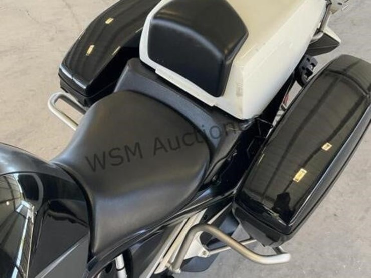 2015-bmw-1200rt-motorcycle-image-11