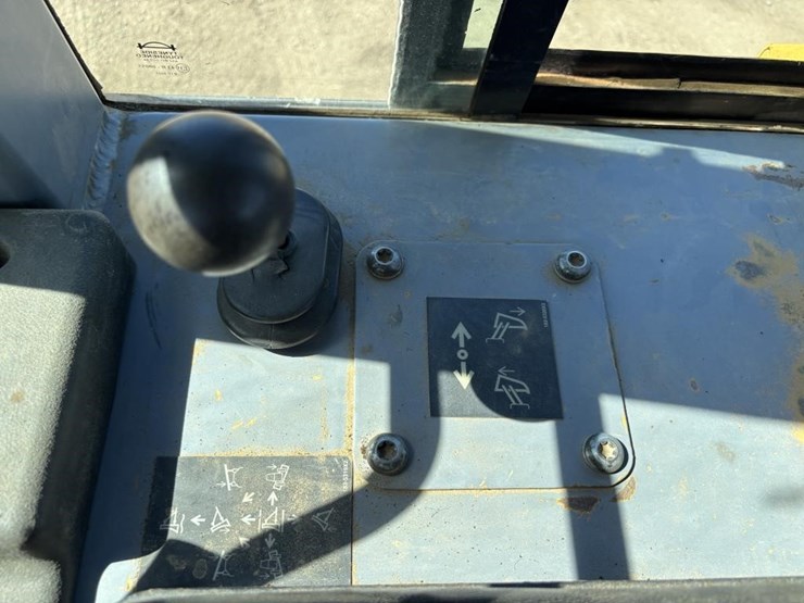 2002-caterpillar-d3g-image-33