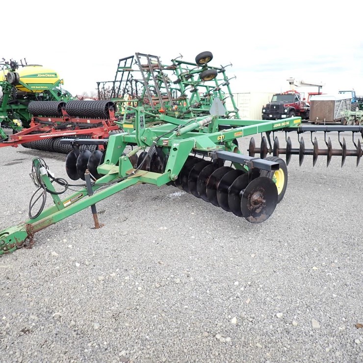 JOHN DEERE 637