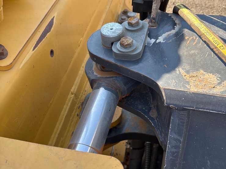 2021-deere-850l-wlt-image-18