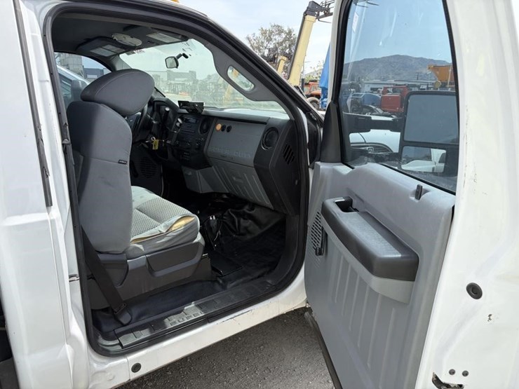 2015-ford-f550-image-9