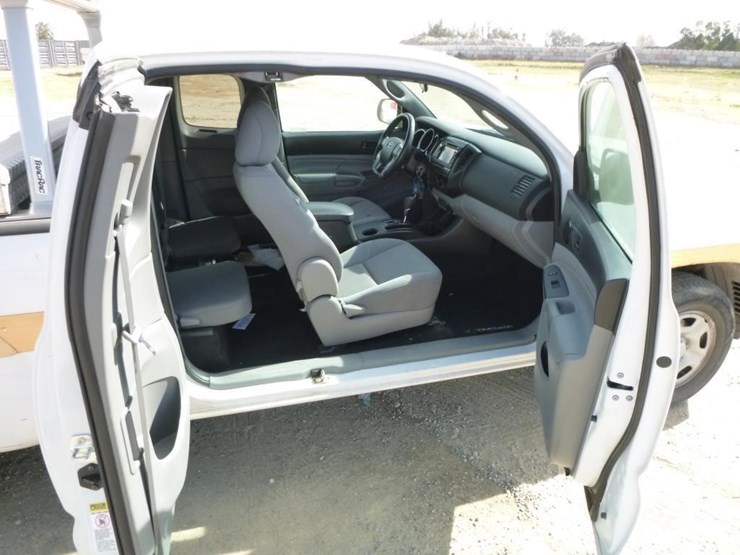 2013-toyota-tacoma-image-19