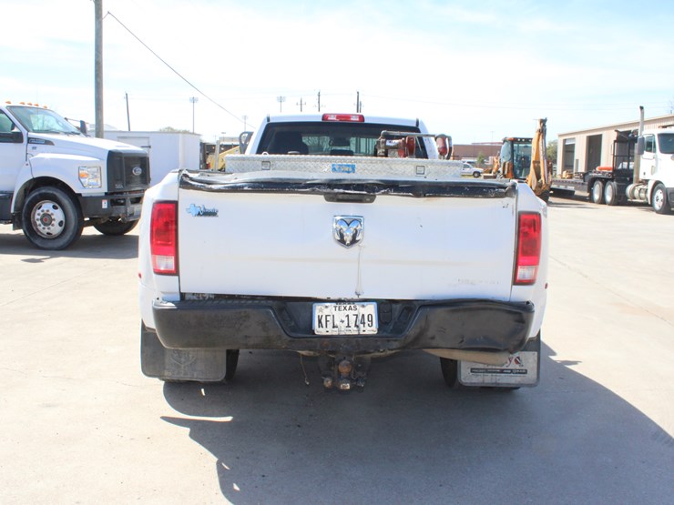 2018-dodge-ram-3500-image-4