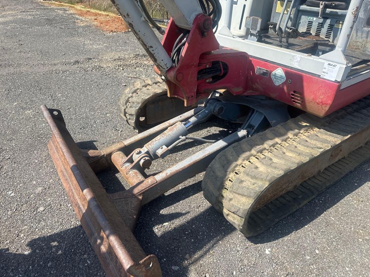 2007-takeuchi-tb135-image-11