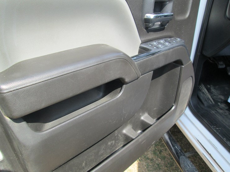 2017-chevrolet-3500hd-image-34