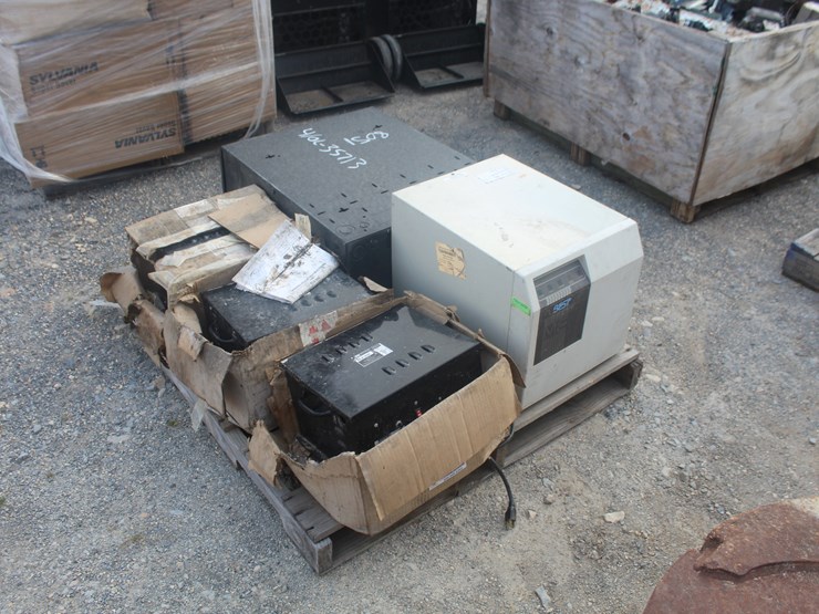 #8051-•-pallet-of-medical-equipment-and-3-emergency-lighting-systems-image-2