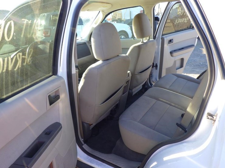 2011-ford-escape-image-7