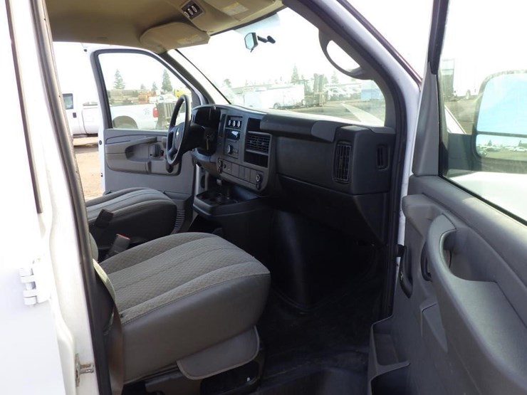 2013-chevrolet-express-3500-image-6